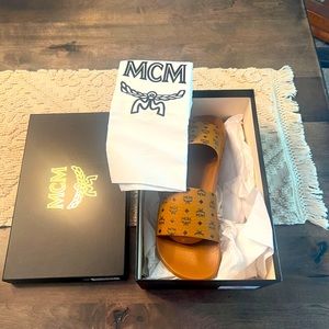 Monogram print slide cognac